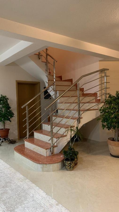 Guest House Nuhii Улцинь Екстер'єр фото