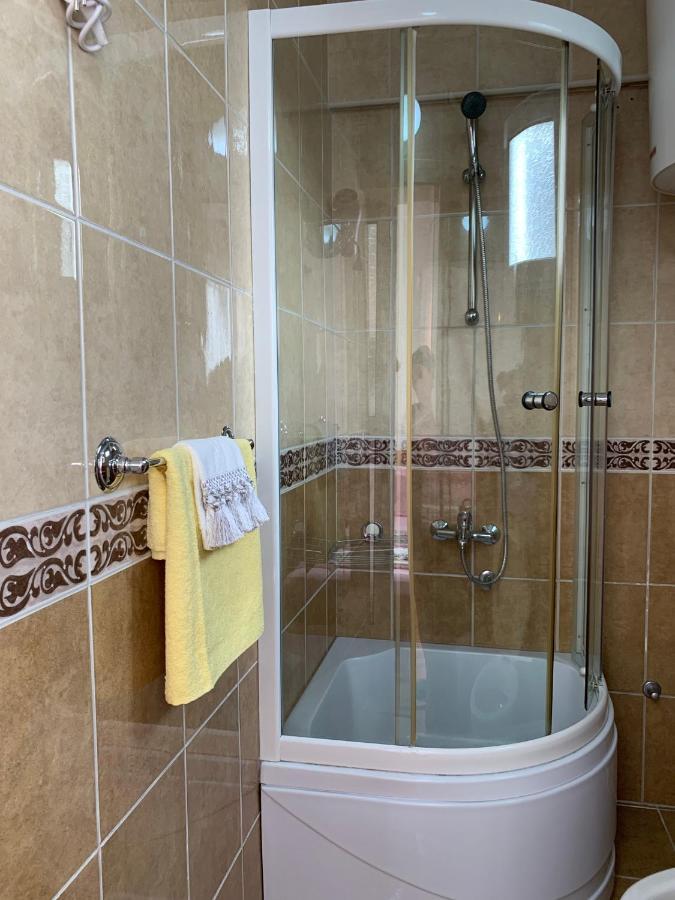 Guest House Nuhii Улцинь Екстер'єр фото